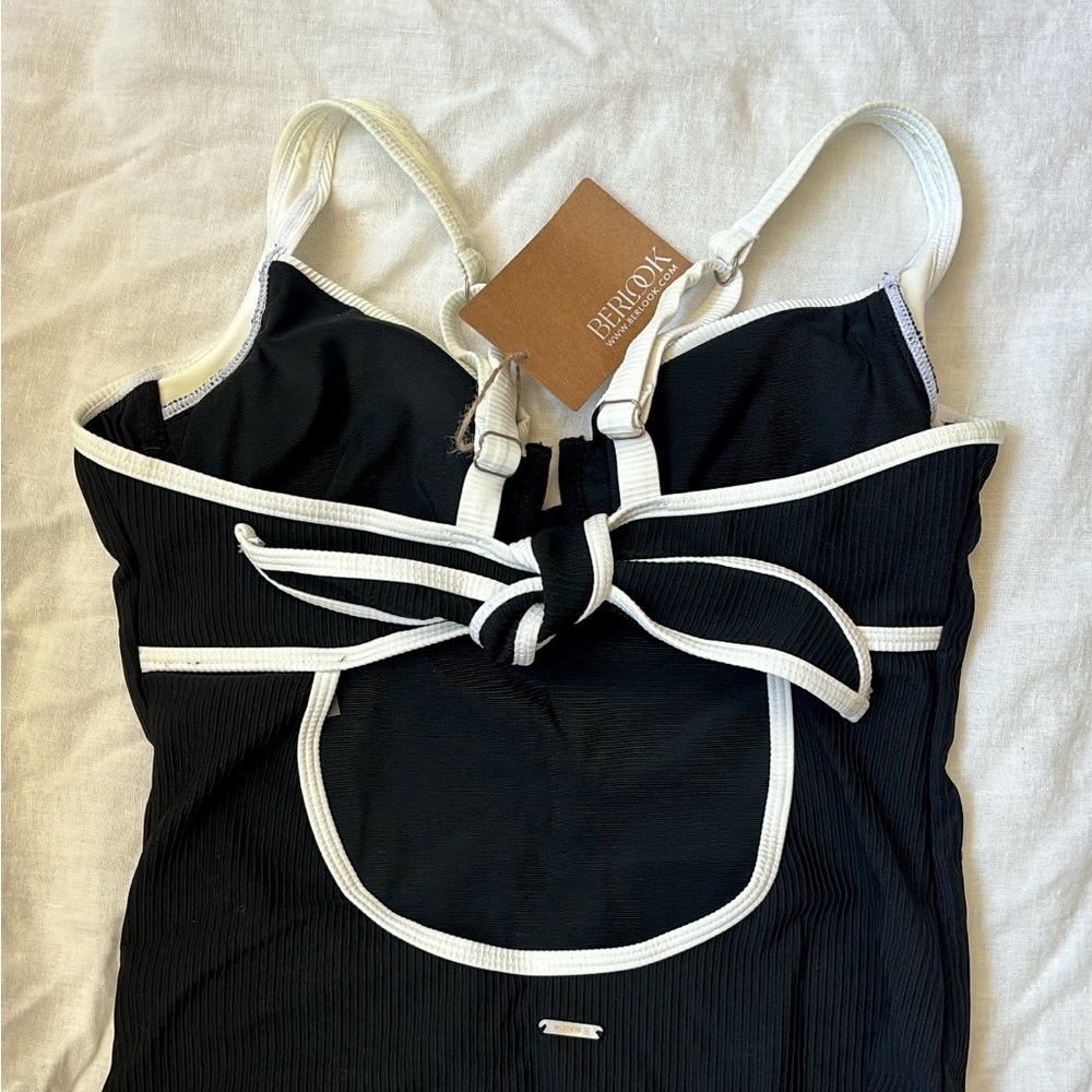 Berlook Contrast Trim Knotted One-Piece Swimsuit - Picture 9 of 10